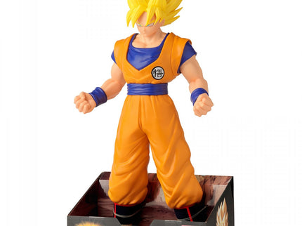 DRAGON BALL - MEGA FIGURA SUPER SAIYAN GOKU