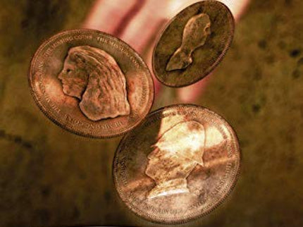 Libro Missing Coins: Pete and Carla are students. One day they look at some very old coins and stamps in a shop. Pete wa