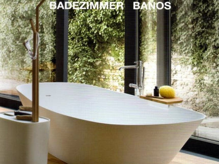 Libro Bathrooms: Los baños modernos son los lugares donde realizamos nuestros rituales diarios y donde a menudo nos entregamos a un mundo de felicidad sensual. Algunos son compactos, algunos son increíblemente eficientes, otros se expanden más allá de los muros de la habitación.