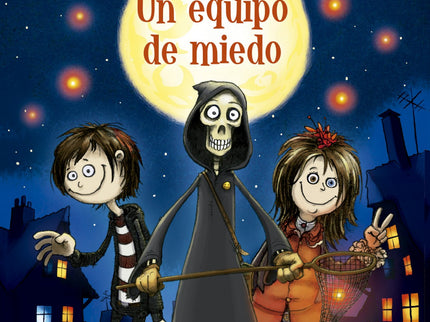Libro Un Equipo De Miedo: Desde que murieron sus padres, Otto vive con su tía en una casa encantada. Solo él y su mascota Vincent, un murciélago parlanchín, son capaces de ver a los tres fantasmas que la habitan: el antiguo dueño de la casa y sus dos fieles sirvientes, que se convertirán en unos peculiares amigos, igual que el misterioso Harry.