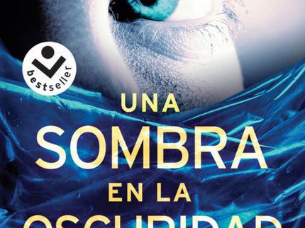 Libro Una Sombra En La Oscuridad: En el ocaso de una sofocante noche de calor, la detective Erika Foster recibe una llamada para asistir a la escena de un crimen. La víctima, un doctor, es hallado ahorcado en su cama.