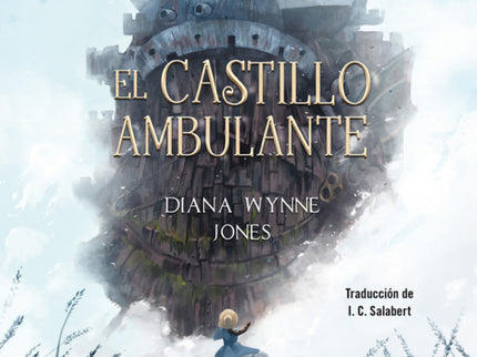 Libro El Castillo Ambulante: En el país de Ingary, donde existen cosas como las botas de siete leguas o las capas de invisibilidad, que una bruja te maldiga no es algo inusual. Cuando la Bruja del Páramo convierte a Sophie Hatter en una anciana, la joven abandona la sombrerería familiar para pedir ayuda en el único lugar mágico que se le ocurre: el castillo ambulante que atemoriza a los habitantes de Market Chipping.