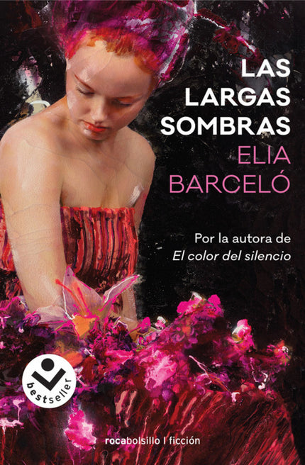 Libro Las Largas Sombras: «Al final de su vida, se ha dado cuenta de que los secretos destruyen;de que hay que iluminar los rincones para que no haya sombras;que en las sombras se ocultan los monstruos.»Rita, regresa a su pueblo en Alicante después de muchos años de ausencia. Se dirige a casa de Lena, una de las amigas de entonces, pero la posibilidad de un feliz encuentro se ve truncada por una imagen horrible e inesperada: Rita encuentra a Lena muerta en el baño de su casa.