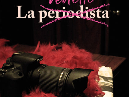 Libro La Vedette (periodista): Si hay algo más estúpido que licenciarse en Periodismo, ese algo es, sin duda, infravalorar las secuelas que el trabajo en un medio de comunicación puede causar en cualquier ser vivo con un mínimo de humanidad. La joven periodista Valentina Millán, temeraria y gilipollas a partes iguales, aterriza en un periódico local dispuesta a iniciar su camino como narradora de grandes historias con las que petarlo muy fuerte y ganar el Pulitzer.