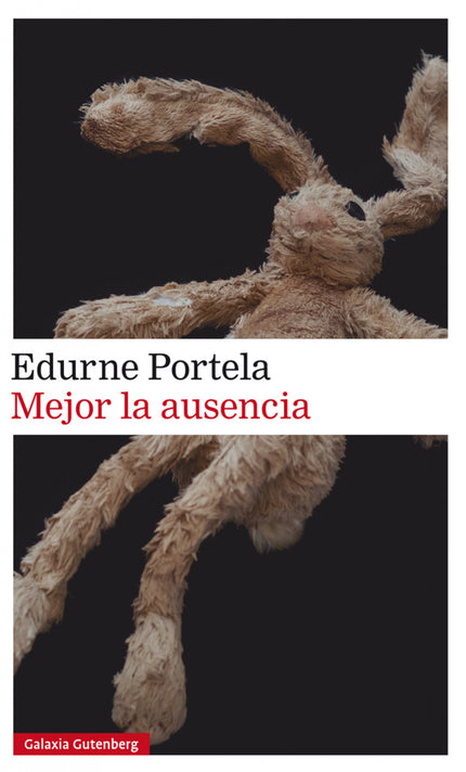 Libro Mejor La Ausencia: recer siempre implica alguna forma de violencia, contra uno mismo o contra aquellos que quieren imponer su autoridad. Cuando además la vida trascurre en un pueblo de la margen izquierda del Nervión durante los años 80 y 90, y todo es heroína, paro, detritus medioambiental, cuando en las calles silban cada semana las pelotas de goma y los gases lacrimógenos y las paredes están llenas de consignas asesinas, la violencia no es sólo un problema personal.