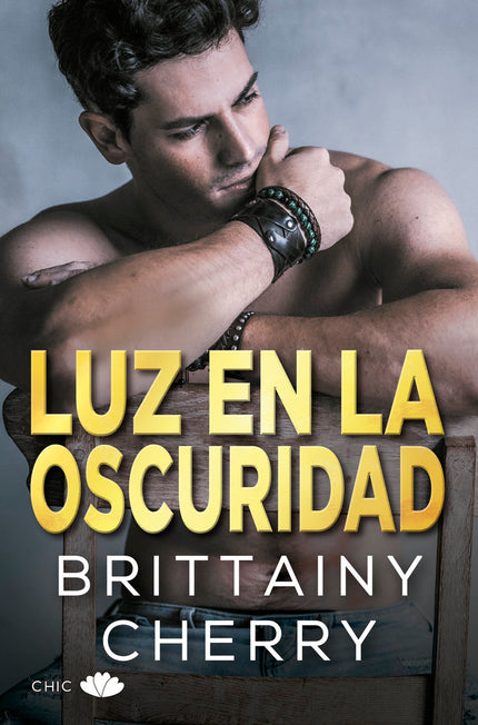 Luz en la oscuridad - Brittainy Cherry - Tapa blanda