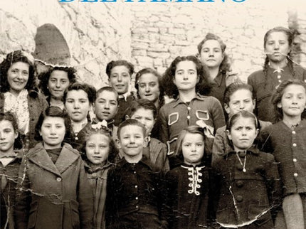 Libro Las Voces Del Pamano: El azar hace que Tina, una pací?ca maestra,encuentre, tras la pizarra de una escuela apunto 