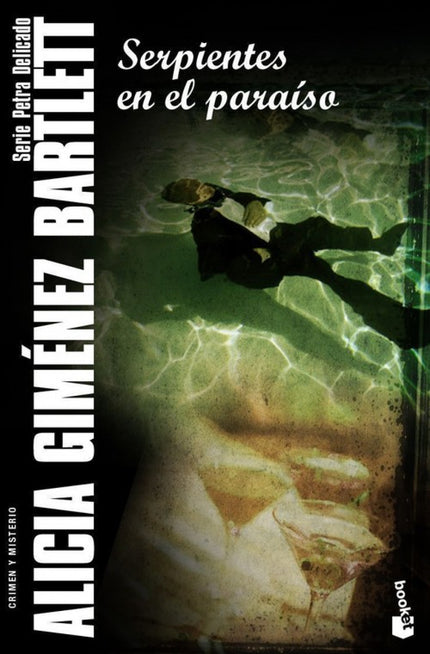 Libro Serpientes En El Paraiso: En una urbanización residencial aparece flotando en la piscina el cuerpo de un joven, so