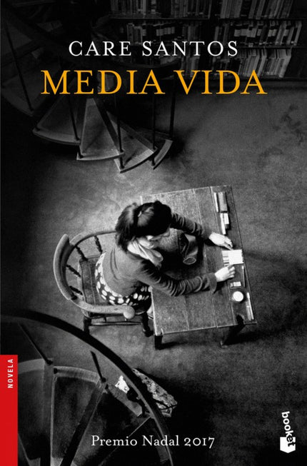 Libro Media Vida: En pleno verano del año 1950 cinco chicas adolescentes internas en un colegio de monjas juegan juntas 