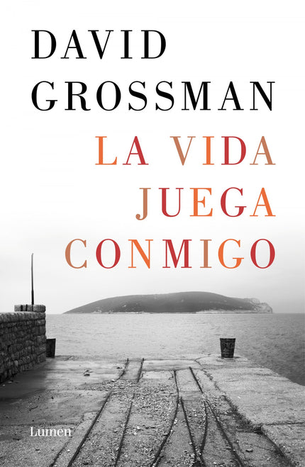 Libro La Vida Juega Conmigo: La nueva novela del gran autor israelí, ganador del Man Booker International y firme candidato al premio Nobel Número 1 en la lista de los libros más vendidos en Italia e Israel «Una novela magnífica y revolucionaria.» Politiken (Dinamarca) «Tuvya Bruk fue mi abuelo. Vera es mi abuela.