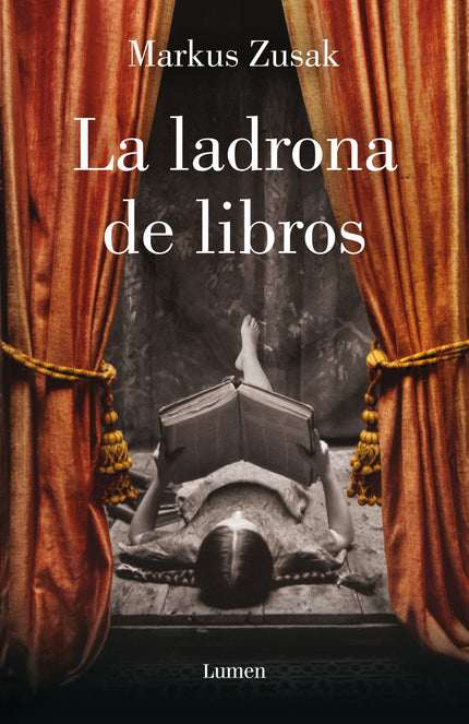 Libro La Ladrona De Libros: Erase una vez un pueblo donde las noches eras largas y la muerte contaba su propia historia.