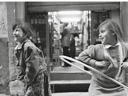 Libro Amiga Estupenda: Con La amiga estupenda, Elena Ferrante inaugura una trilogía deslumbrante que tiene como telón de