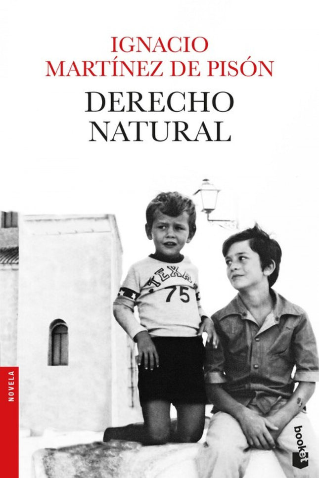 Libro Derecho Natural: Al tiempo que pasa de la infancia a la edad adulta en una España en pleno proceso de apertura tras la Transición, en el interior de Ángel, el protagonista de Derecho natural, late la imperiosa necesidad de dotar de sentido a las cosas, de encontrar un orden, dado que su familia ha sido un modelo de inestabilidad y desorden. El padre, errático actor de películas de serie B e imitador de Demis Roussos, tiene una irrefrenable tendencia a la huida.