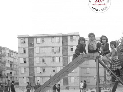 Libro El Otro Barrio: Ramón Fortuna es un adolescente de quince años que no llegó a conocer a su padre, pero que ha crecido sobreprotegido por cuatro mujeres: su madre de verdad y las postizas. Al verse envuelto en la muerte de varias personas, es ingresado en una institución hasta que se aclaren los hechos.