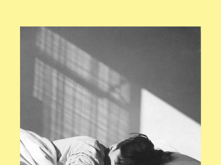 Libro Las Lealtades: En el centro de esta novela hay un niño de doce años: Théo, hijo de padres separados. El progenitor, sumido en una depresión, apenas sale de su caótico y degradado apartamento, y la madre vive consumida por un odio sin fisuras hacia su ex, que la abandonó por otra mujer.
