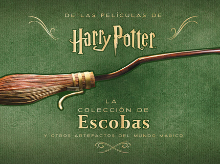 Libro Harry Potter: La Colección De Escobas Y Otros Artefactos Del Mundo Mágico: TODA ESCOBA TIENE SU HISTORIA  En las películas de Harry Potter, las escobas mágicas son artefactos encantados que permiten a sus jinetes volar como una exhalación de un lugar a otro. Se pueden utilizar para esquivar peligrosos dragones, para escapar de los mortífagos y otras fuerzas oscuras, o para surcar los aires y disputar un movidito partido de Quidditch.