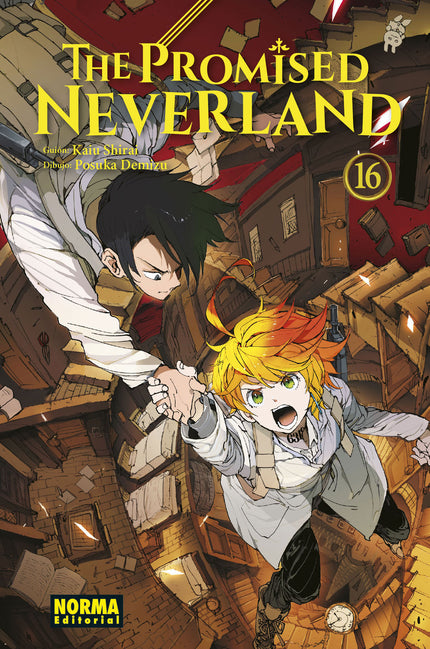 Libro The Promised Neverland 16: ¡EMMA Y RAY DEBEN REFORMULAR LA PROMESA EN UNA CARRERA CONTRARRELOJ! Emma y Ray se han adentrado en un misterioso lugar que parece extenderse sin fin y desafiar las leyes de la naturaleza con el objetivo de llegar hasta los siete muros y reformular la promesa.
