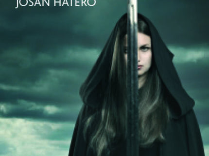 Libro Disfraz De Héroe: En DISFRAZ DE HÉROE, chico conoce a chica. La chica resulta ser una princesa y hay un dragón que