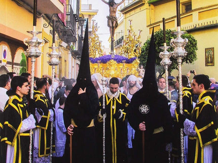 Libro Pasión En Sevilla-semana Santa: La Semana Santa de Sevilla es historia, leyenda y tradición. Un fenómeno religioso donde espiritualidad y arte conviven frente a frente.
