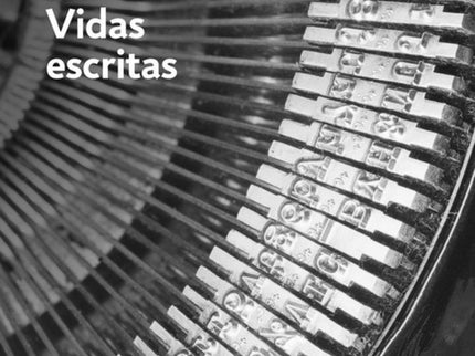 Libro Vidas Escritas: Con aprecio cuando no con claro afecto, pero también con ironía y guasa, Javier Marías construye s