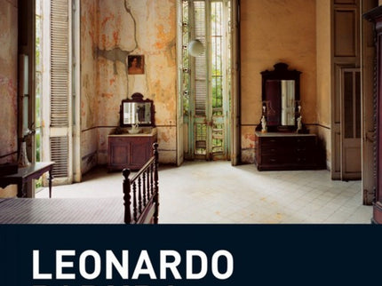 Libro Pasado Perfecto: El primer fin de semana de 1989 una insistente llamada de teléfono arranca de su resaca al tenien
