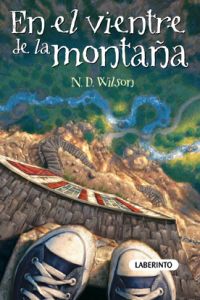 Libro En El Vientre De La Montaña: Thomas Hammond vive en una casa anclada a una roca con vistas al monte Leepike. Lo qu