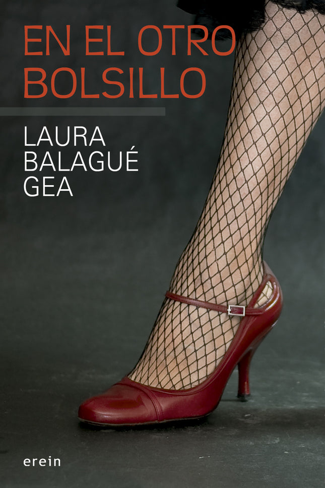 Libro En El Otro Bolsillo: Una auxiliar de enfermería de un centro de salud aparece muerta en extrañas circunstancias. Un nuevo caso para la oficial de la Ertzaintza Carmen Arregui, cuya resolución se complicará debido a la sorprendente ?normalidad?
