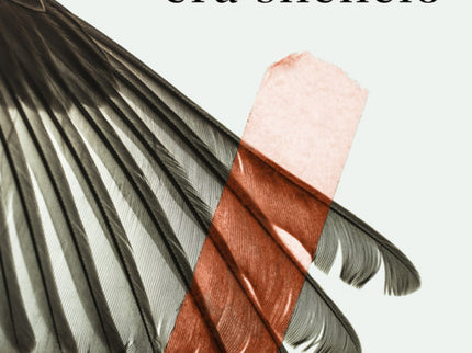 Libro Todo Lo Demás Era Silencio: El periodista Manuel de Lorenzo escribe una primera novela que nos traslada de Madrid a Galicia y es capaz de crear imágenes certeras y brillantes en una atmósfera que envuelve al lector, llena de lúcidas reflexiones acerca de la pérdida, del azar y del miedo. Lucía y Julián son una pareja como tantas otras, dos personas que saben aprovechar las pequeñas dosis de felicidad cotidiana que les regala la vida.