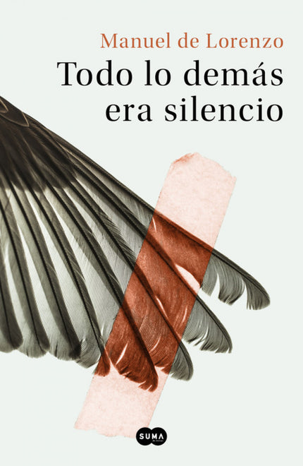 Libro Todo Lo Demás Era Silencio: El periodista Manuel de Lorenzo escribe una primera novela que nos traslada de Madrid a Galicia y es capaz de crear imágenes certeras y brillantes en una atmósfera que envuelve al lector, llena de lúcidas reflexiones acerca de la pérdida, del azar y del miedo. Lucía y Julián son una pareja como tantas otras, dos personas que saben aprovechar las pequeñas dosis de felicidad cotidiana que les regala la vida.