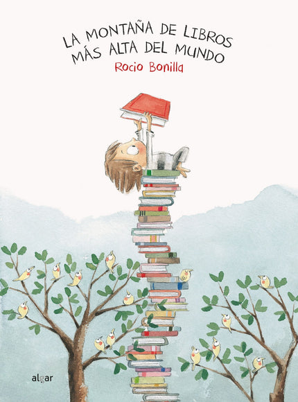 Libro La Montaña De Libros Más Alta Del Mundo: Lucas estaba convencido de que había nacido para volar. Miraba los avione