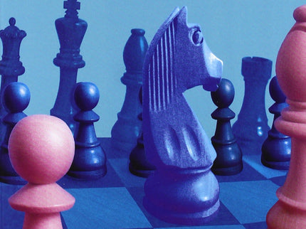 Libro La Apertura Trompowsky: El Ataque Trompowsky es una ambiciosa apertura que atrae a jugadores de todos los niveles y estilos. Inicialmente adquirió popularidad entre los jugadores de club, pero en años recientes se ha ido refinando hasta convertirse en un arma peligrosa y ser llegar a ser considerada una apertura de primera fila.