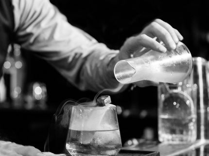 Libro Coctelería Evolutiva: Algo está cambiando detrás de las barras. Javier Caballero revoluciona la coctelería con la 