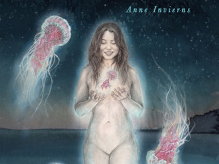 Libro Noctiluca: Atrapa lunares en lo alto de mis hombros y crearemos burbujas en las que volar. Pisemos los charcos aun