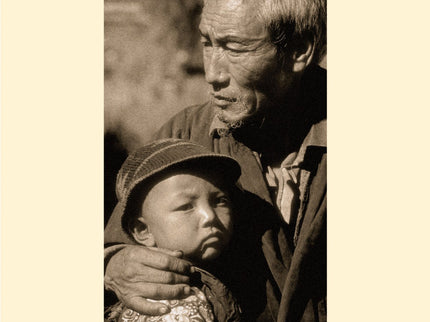 Libro Nieta Del Señor Linh: Una fría mañana de noviembre, tras un penoso viaje en barco, un anciano desembarca en un paí