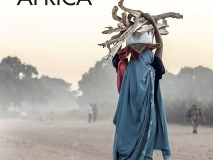Libro Océano áfrica: Esta es una historia de carreteras de tierra, de viajes en autobuses destartalados y de platos de mijo compartidos. También de las lágrimas de un veterano de guerra en Sudán del Sur, de la negociación de una dote en una aldea sudafricana y del hambre desesperada de los nómadas del Cuerno de África.