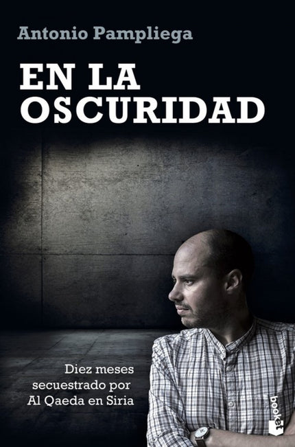 Libro En La Oscuridad: A mediados de julio de 2015 tres periodistas españoles cruzan la frontera de Turquía en dirección a Siria. Es el duodécimo viaje a la zona de Antonio Pampliega, que tiene la sensación de que esta vez algo no va como siempre.