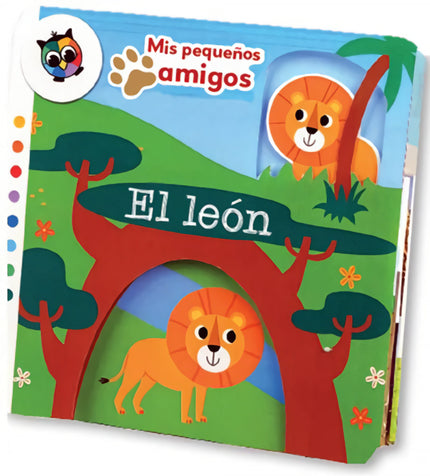 Libro El León: Mira cómo se despliega el libro para revelar un paisaje en el que el animal de madera puede pasar bajo grandes árboles y un puente. Todo mientras lees la emocionante historia de tu pequeño amigo el león.