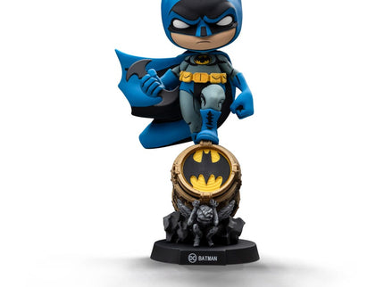 Batman Minifigura Mini Co. PVC Batman on Bat-Signal (Blue Variant) 15 cm