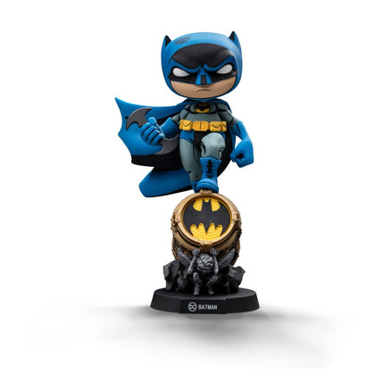 Batman Minifigura Mini Co. PVC Batman on Bat-Signal (Blue Variant) 15 cm
